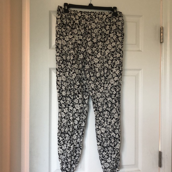 Uniqlo Lounge Pants - Picture 2 of 8